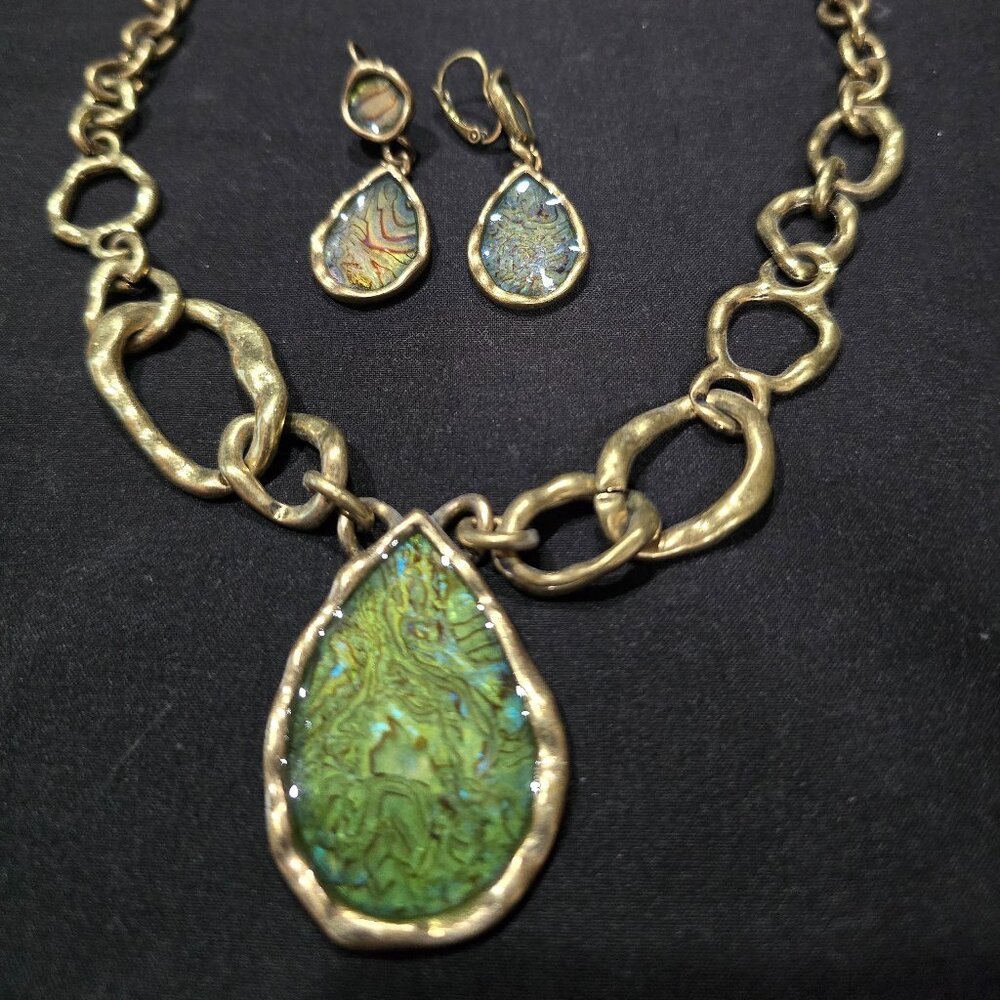 AVON Necklace and Earrings Set
